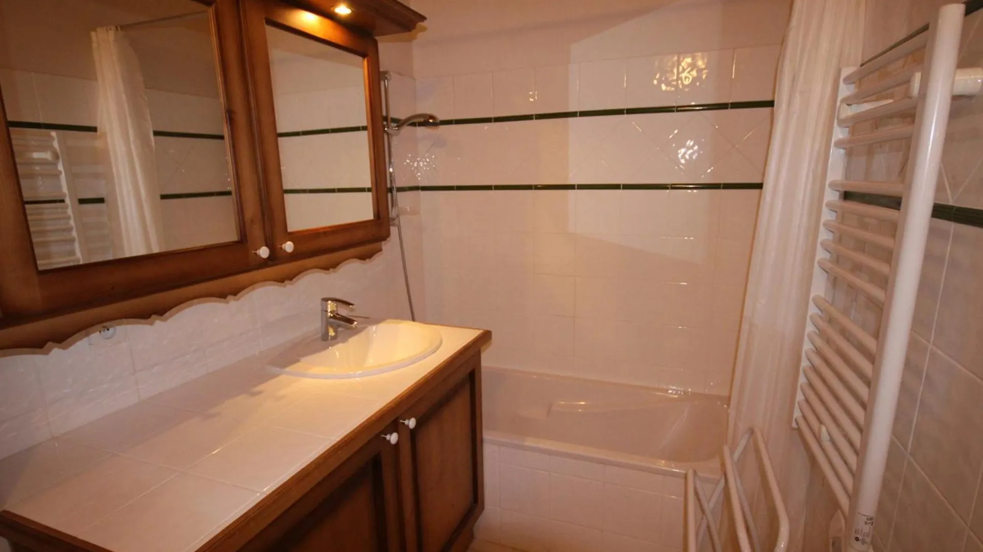 Appartement Haut De Gamme 10 Pers Avec Piscine, Parking, Proche Pistes - Villard-Sur-Doron - Fr-1-293-302 Γαλλία